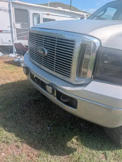 2005 f 250 diesel have fifth wheel hitch I have 150l slip tank runs like New have Chip in it I chang...
