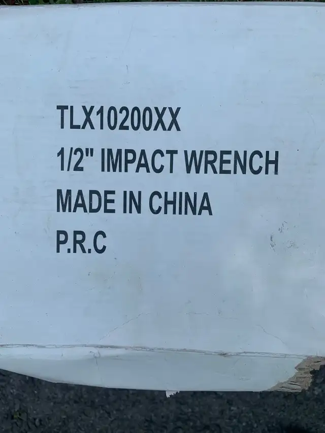 CAMPBELL HAUSFELD 1/2 INCH IMPACT WRENCH + ACCESSORIES $60 in Power Tools in Markham / York Region - Image 4