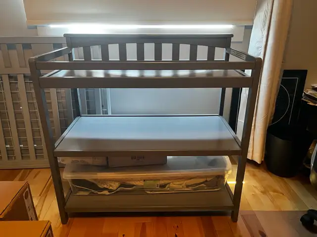 changing table in Bathing & Changing in Longueuil / South Shore - Image 2