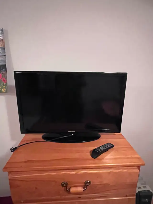 LED Samsung 32” Television in TVs in City of Toronto - Image 3