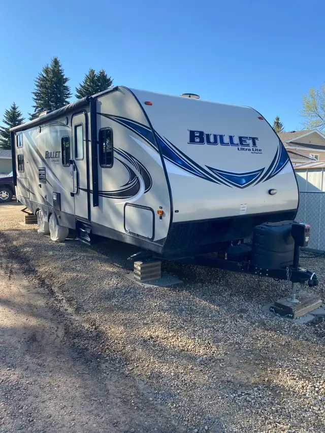 2017 Bullet Ultra Lite by Keystone in Travel Trailers & Campers in Edmonton - Image 3