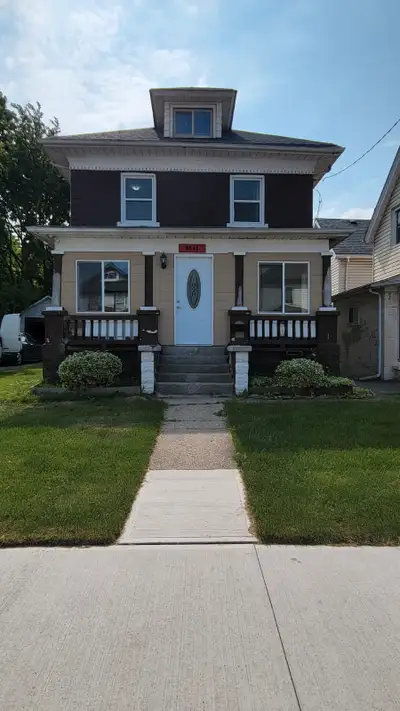 3 Bedrooms 2.5 Bathrms Newly Renovated Home - A Must-See