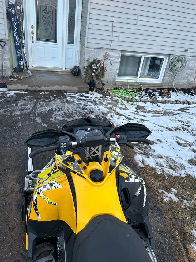 2008 skidoo mxz 800 in Snowmobiles in North Bay - Image 3