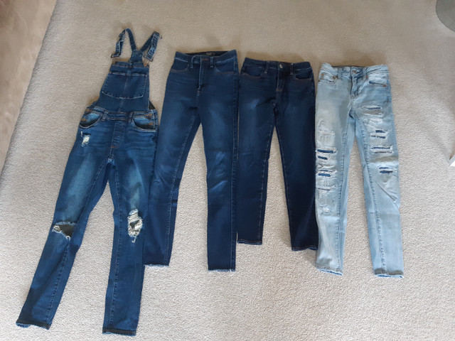 Ladies Jeans in Women's - Bottoms in Kitchener / Waterloo