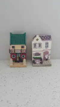 TWO BAILEYS LIMITED EDITION MINIATURE BUILDINGS