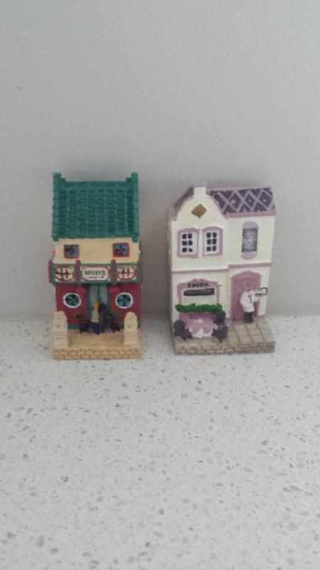 TWO BAILEYS LIMITED EDITION MINIATURE BUILDINGS in Arts & Collectibles in Kitchener / Waterloo