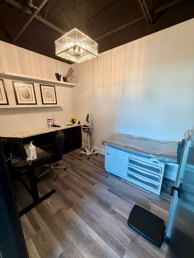 Treatment Room for Rent – Boutique Medical Wellness Clinic in Commercial & Office Space for Rent in Mississauga / Peel Region - Image 8