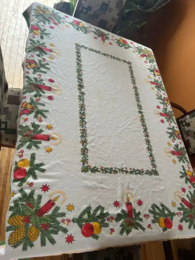 Nappe de Noel qui a du vécu, View more
