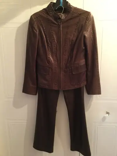 Ensemble de cuir pour dame, View more