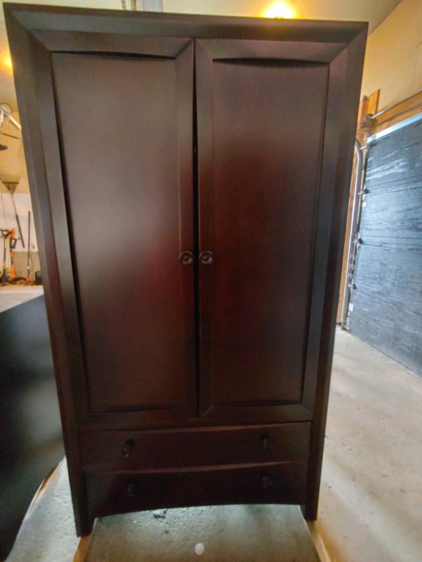 Aubaine Meubles en bois de qualité Commodes et armoires Trois