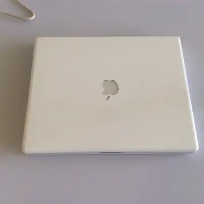 No Power cord included. iBook Clamshell, a model of laptop produced by Apple Computer from 1999 to 2...