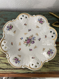 Stunning, made in Germany, Footed plate / fine china. 
