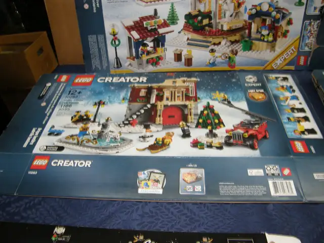 Boite Vide Lego Creator Maison Village de Noël - Prix Selon Le M in Toys & Games in Québec City - Image 6