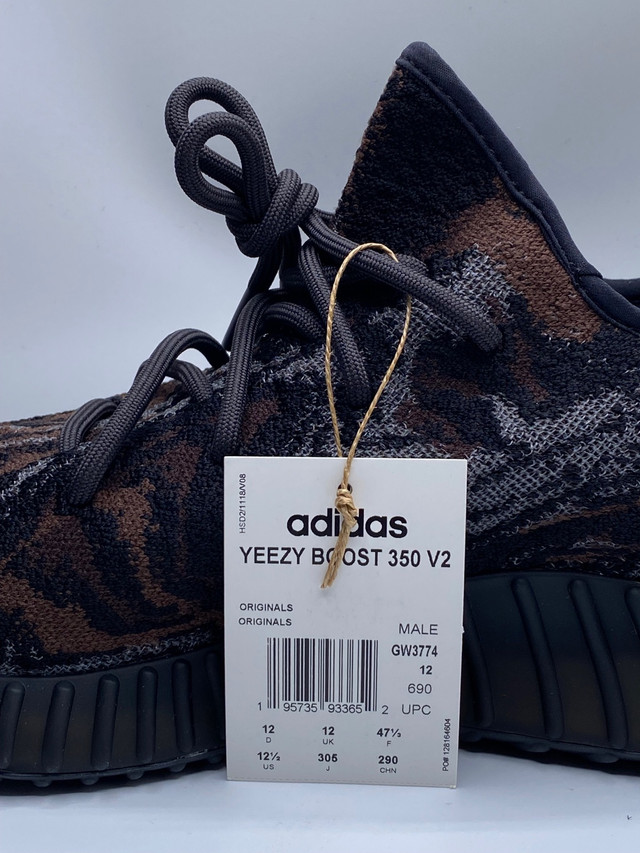 Yeezy Boost 350 (Pair 1 and 2)/YZY 350 V2 (Pair 3) dans Chaussures pour hommes  à Laval/Rive Nord - Image 4