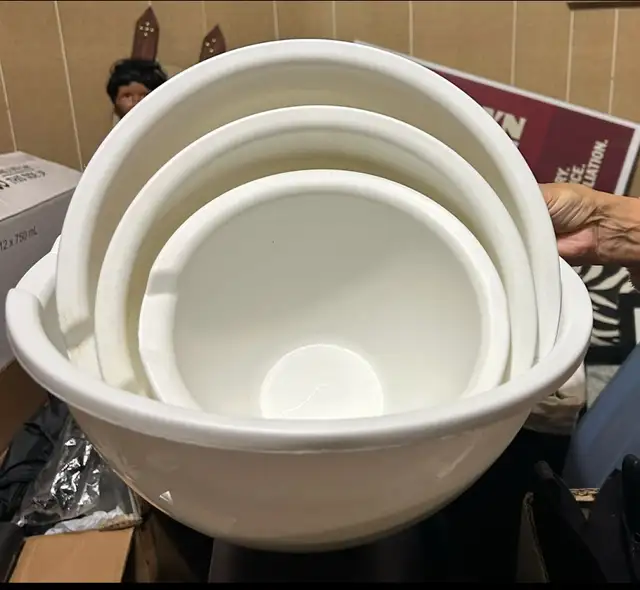 Set of 4 white mixing bowls62863268996099121