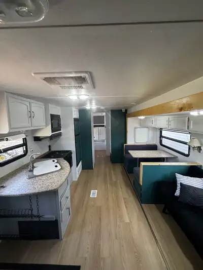 2008 31 ft Bumper Pull Camper – Sleeps 9 Comfortably! • Spacious quad bunks in the rear + full queen...