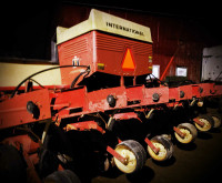 INTERNATIONAL 800 AIR PLANTER 