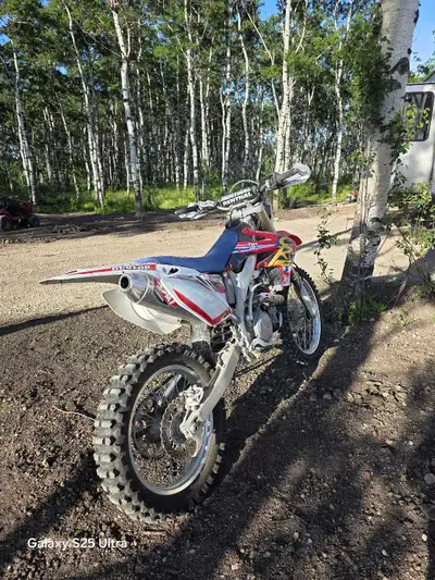 Nice clean bike with lots of power. As the yoshimura exhauts, new tire and oil chamge done. Ready to...