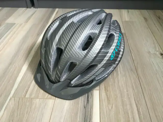 casque pour vélo, porter 3x,,,grandeur de 50 à 57 cm( giro) in Road in Lanaudière - Image 3