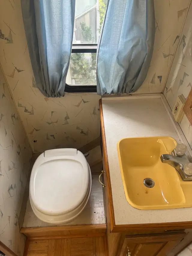 motorhome for sale in RVs & Motorhomes in Penticton - Image 6