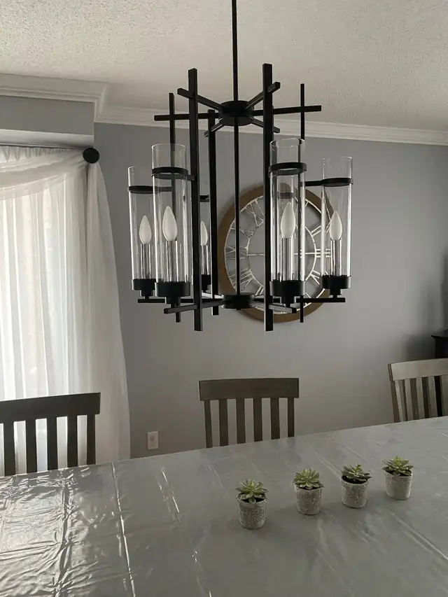 Modern black chandelier in Indoor Lighting & Fans in Oakville / Halton Region - Image 3