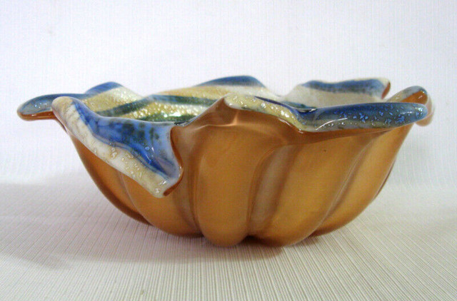 BOL EN VERRE SOUFFLER VINTAGE MURANO  BLOWN GLASS BOWL dans Art et objets de collection  à Ouest de l’Île - Image 3