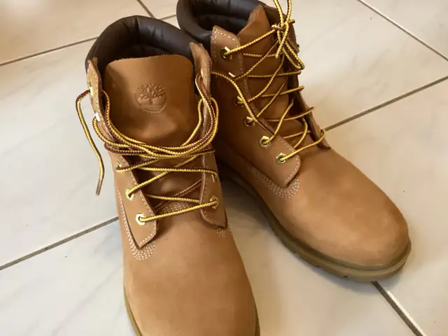 Timberland Women’s Boots - size 7.5 in Women's - Shoes in Oshawa / Durham Region - Image 2