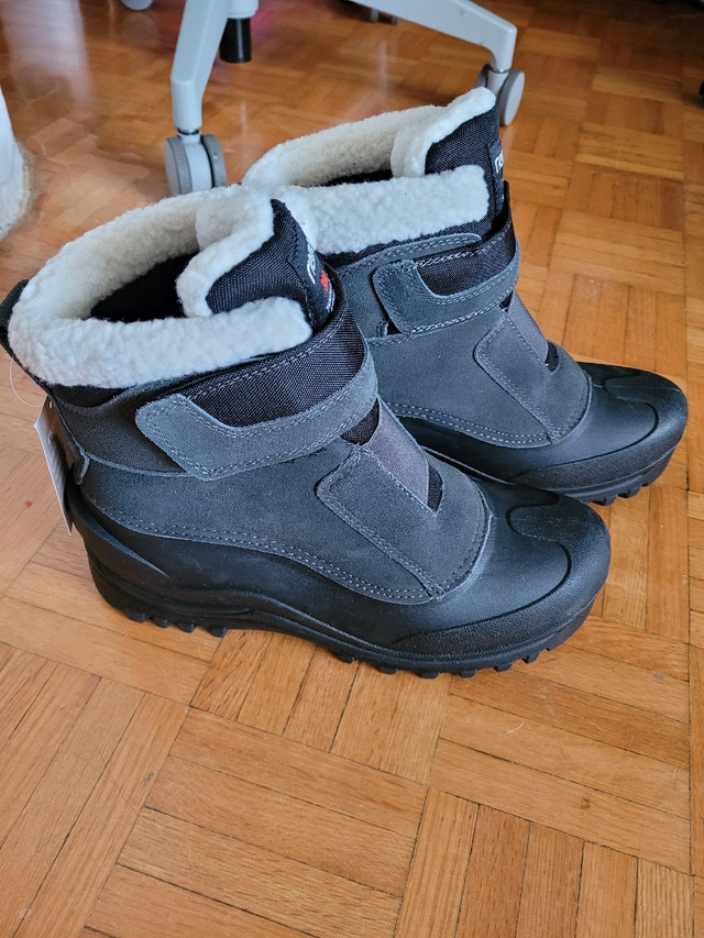 Brand New Women's winter boots size 9 in Women's - Shoes in City of Toronto - Image 3