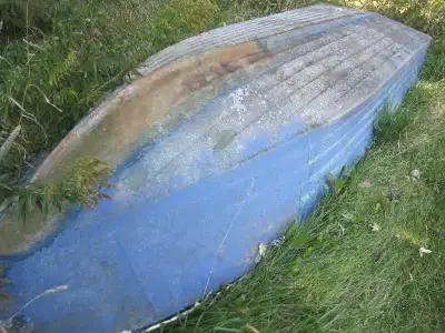 15 foot deep hull Fiberglass boat for sale $1,200.00 Now reduced to $1,100.00 Send your phone number...