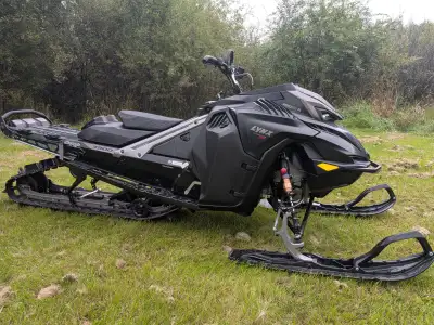 2024 Gen5 Lynx Shredder for sale, 154” track with 3” paddles. Sled is stock, with the only addition...