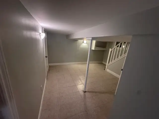 RENOVATED BASEMENT FOR RENT–PRIVATE ENTRANCE, UTILITIES INCLUDED in Room Rentals & Roommates in Oshawa / Durham Region - Image 4