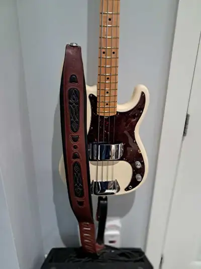 FENDER AMERICAN STANDARD PRECISION BASS Manufactured Feb 20 2014, View more