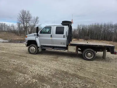2006 GMC Duramax C4500 Crewcab 4x4 with gooseneck hitch, bumper hitch, dual hitch/backup cameras, fr...