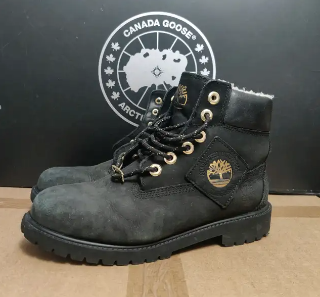 Timberland Classic Boot Black ⎮ Womens 7.5 US in Women's - Shoes in Mississauga / Peel Region - Image 2