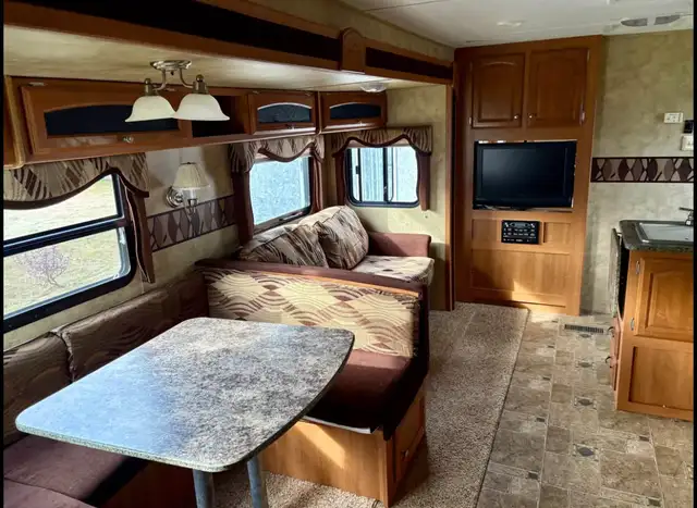 2010 Keystone Cougar X-Lite 29BHS w/ Polar Package – $14,500 in Travel Trailers & Campers in Charlottetown - Image 7