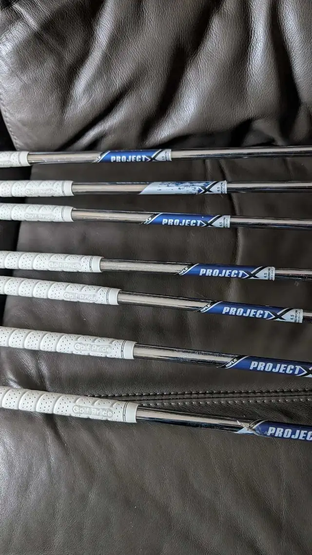 Taylormade  clubs and bag in Golf in Ottawa - Image 4