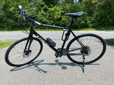 For sale Trek FX3 size XL Used under 500km Included: Kryptonite Ulock with mount, two keys, cable Wa...