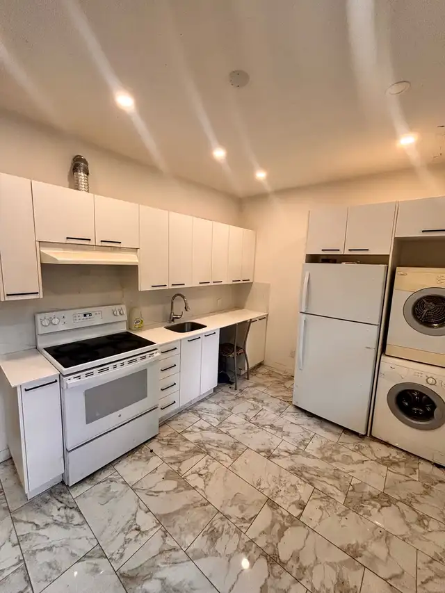 Appartement à louer in Room Rentals & Roommates in City of Montréal - Image 6