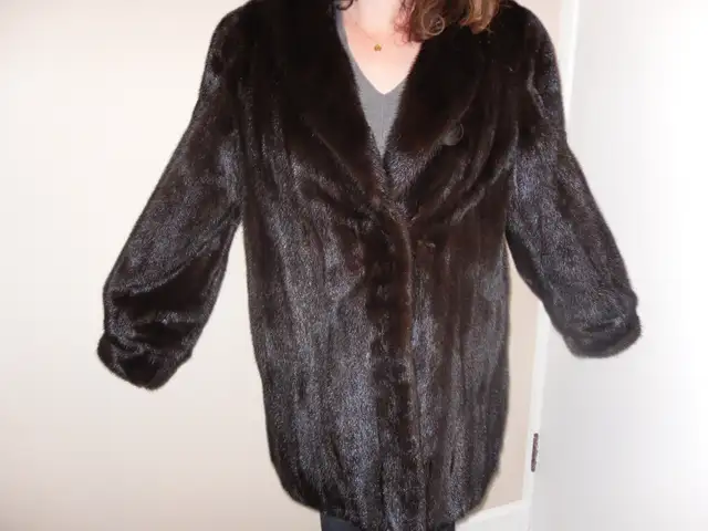 mink coat in Women's - Tops & Outerwear in City of Halifax - Image 5