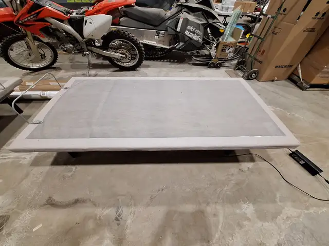 Tempur‑Ergo Plus Twin XL Adjustable Bed Frames in Beds & Mattresses in Strathcona County - Image 4