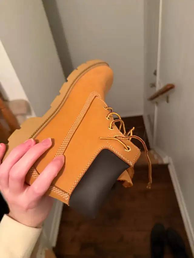 timberlands  in Men's Shoes in Oakville / Halton Region - Image 2