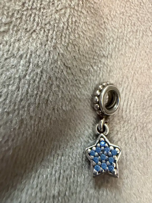 pandora star charm - blue  in Jewellery & Watches in Markham / York Region - Image 3