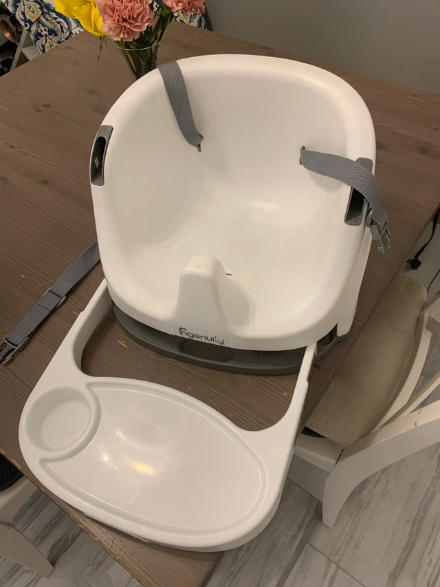 Baby booster w stow away tray in Feeding & High Chairs in Markham / York Region - Image 3