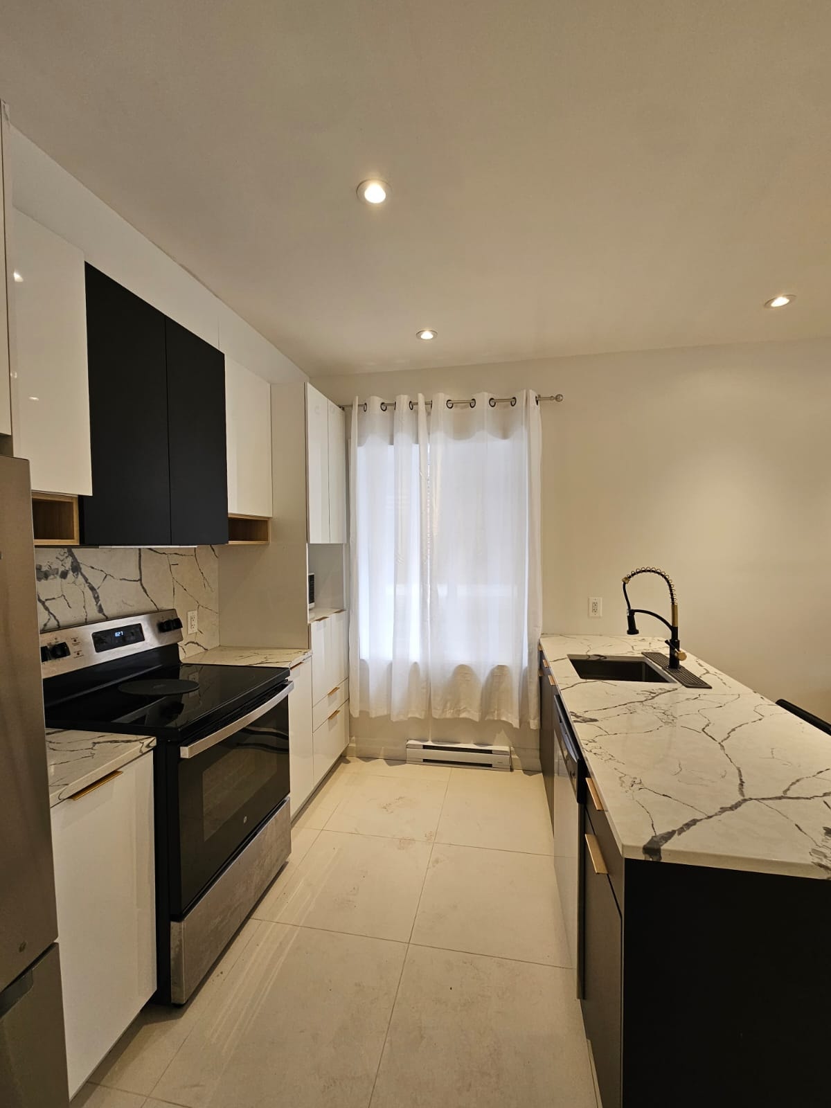 For Rent 4 1/2 Luxurious Apartment Across Snowdon Metro Station — photo 2