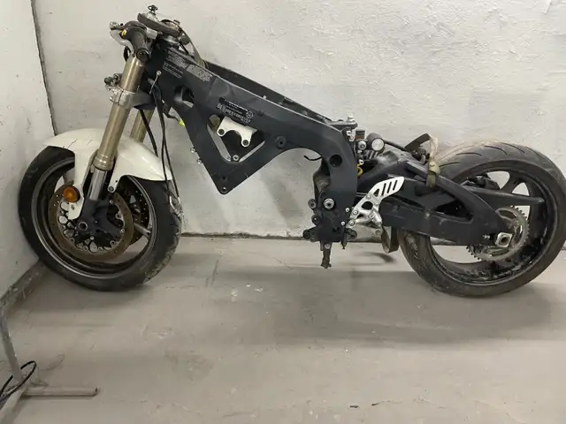 Suzuki gsxr 600/750 parts in Motorcycle Parts & Accessories in London - Image 8