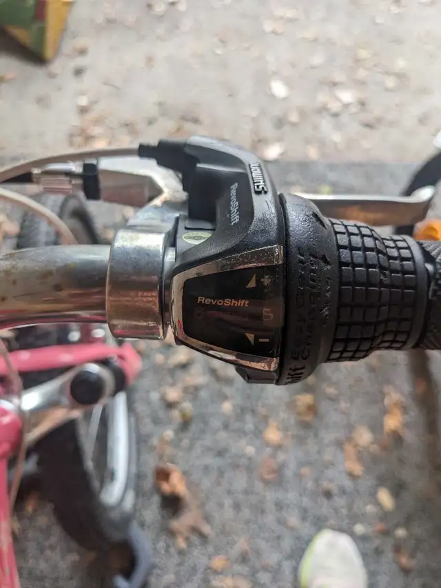 Trek MT60 20" kids bike in Kids in City of Toronto - Image 5