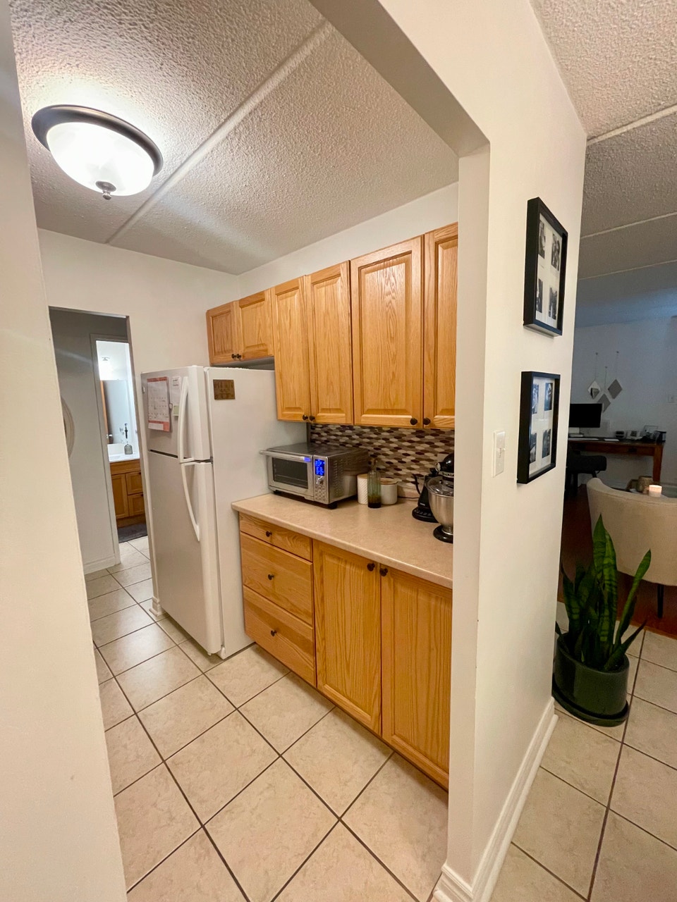 CENTRALLY LOCATED ONE BEDROOM Avail DEC 1ST 1