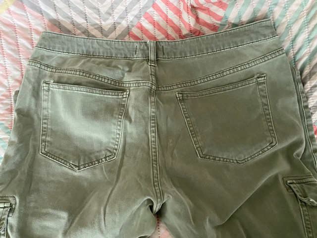 Womens Silver Skinny Cargo size 31 in Women's - Bottoms in Saint John - Image 3