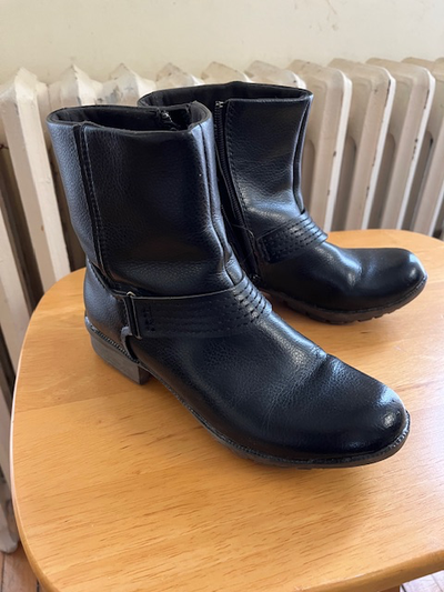 CLARKS LEATHER BOOTS -  6, View more