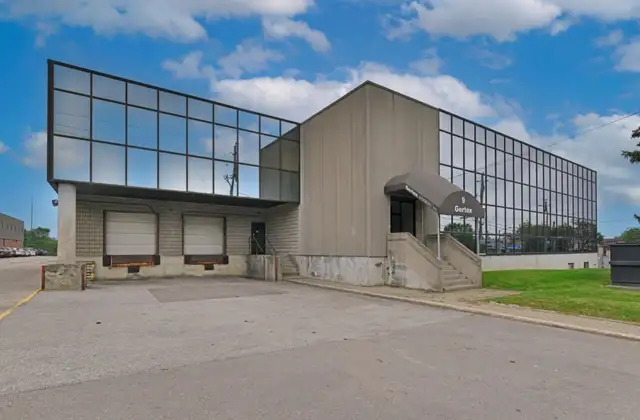 Warehouse and office space available - Keele/Lawrence in Commercial & Office Space for Rent in City of Toronto - Image 2